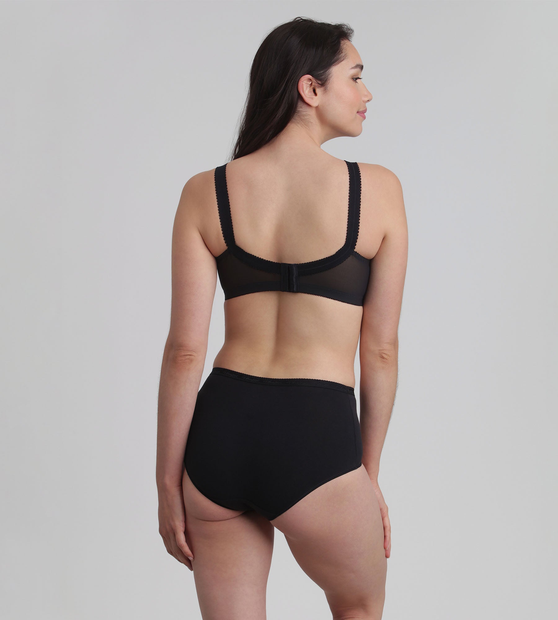 Playtex® Sujetador sin aros negro Cruzado Mágico 556