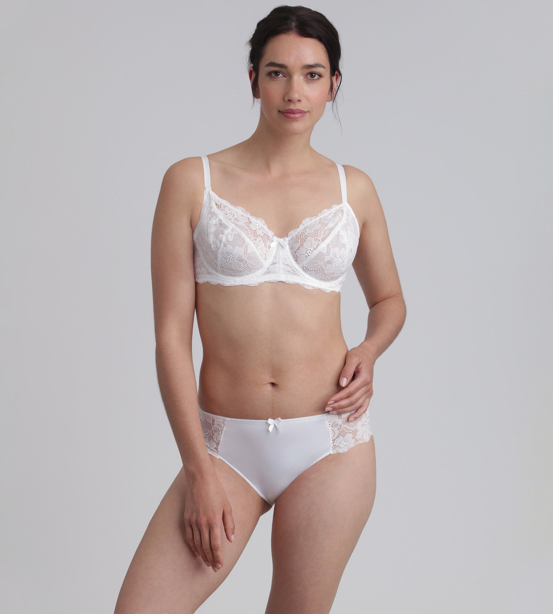 Playtex® Sujetador de encaje de media copa blanco Essential Elegance