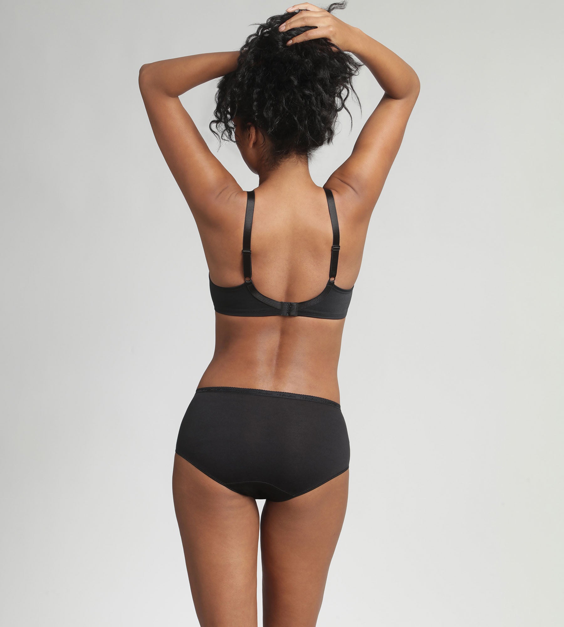 Playtex® Sujetador sin aros negro Cruzado Mágico Modern Tricot