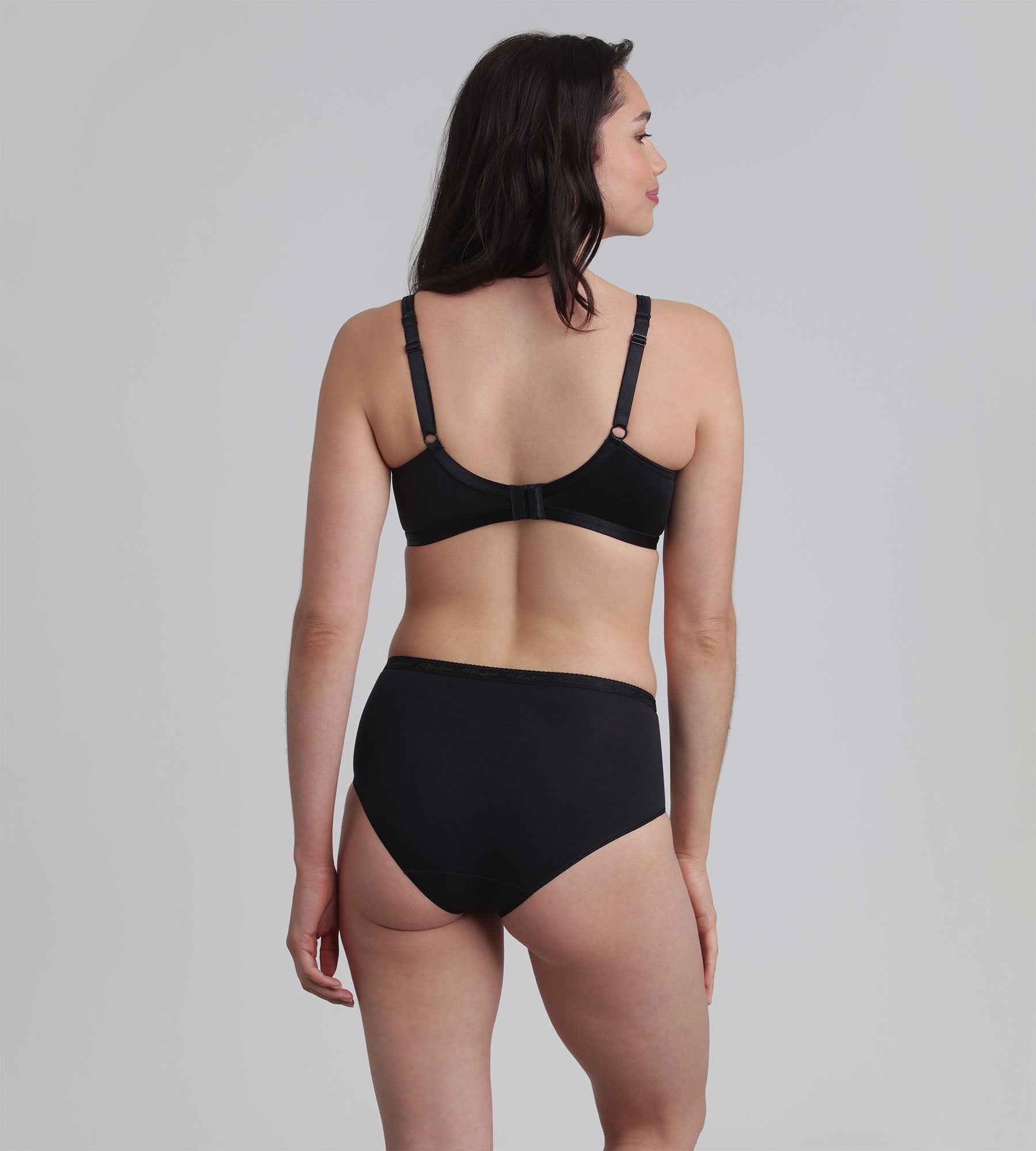 Playtex® Sujetador sin aros negro Satiny Microfiber